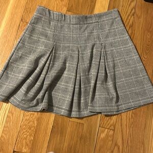 🦋 Max Studio Houndstooth Plaid Pleated Mini Skirt